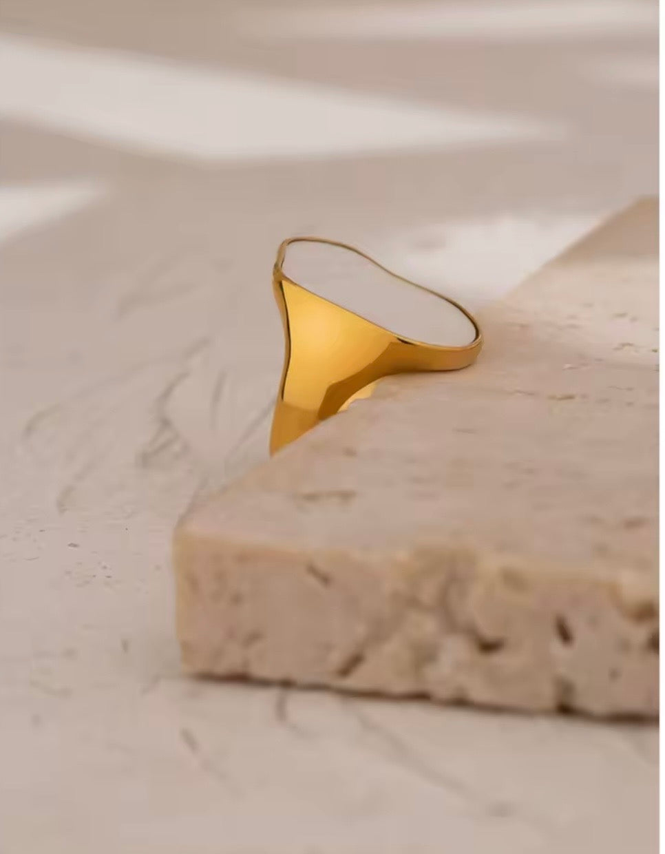 natural shell Vintage ring 18k gold plated